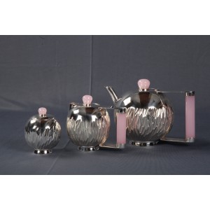 TEA SET CHASED